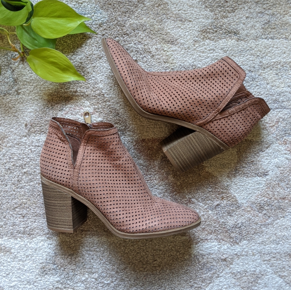 Dolce Vita | Rose Suede Perforated Heeled Bootie